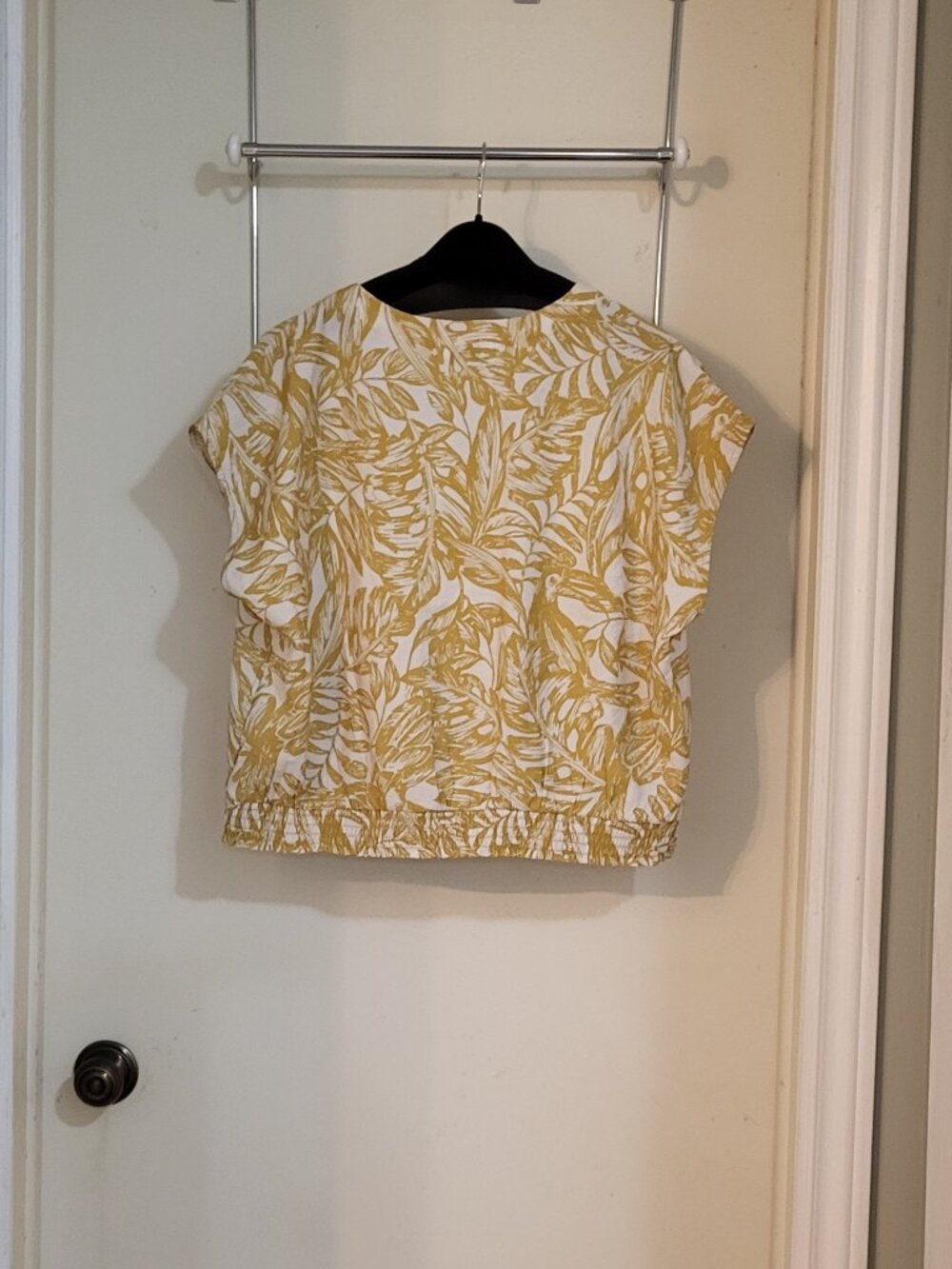 Reitman's Cropped Top - NEW with tags. Large - Picture 5 of 9